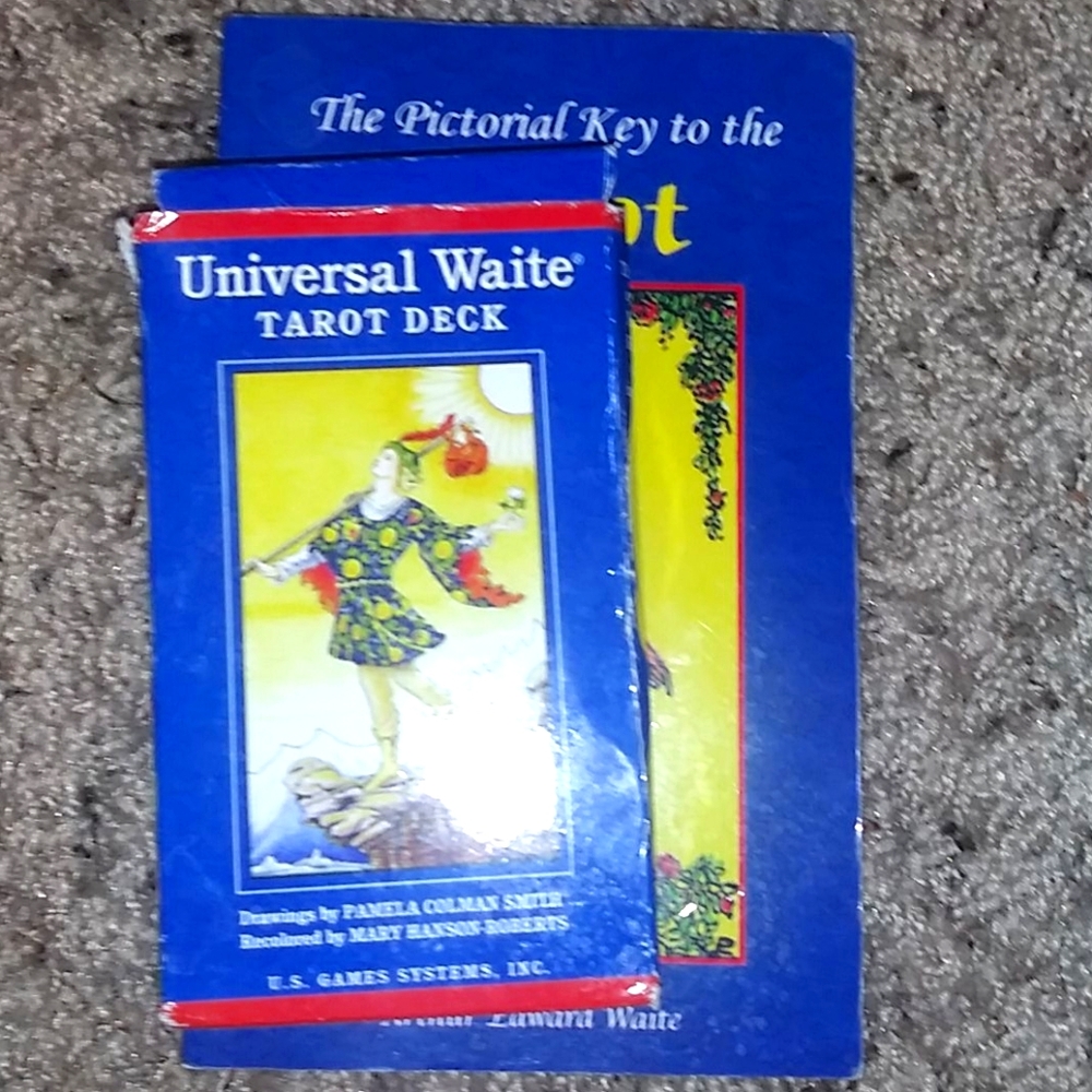 Universal Waite Tarot card deck